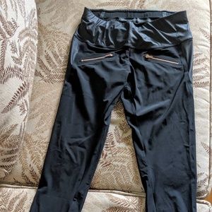 NWOT: ADAY Throw & Roll Leggings Black Small